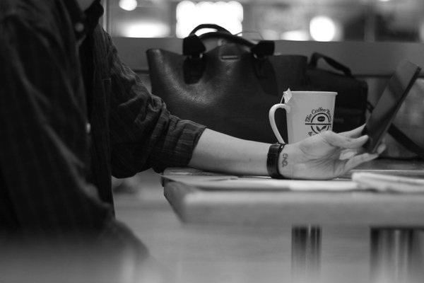 Notes manuscrites de configuration DNS sur un bureau
